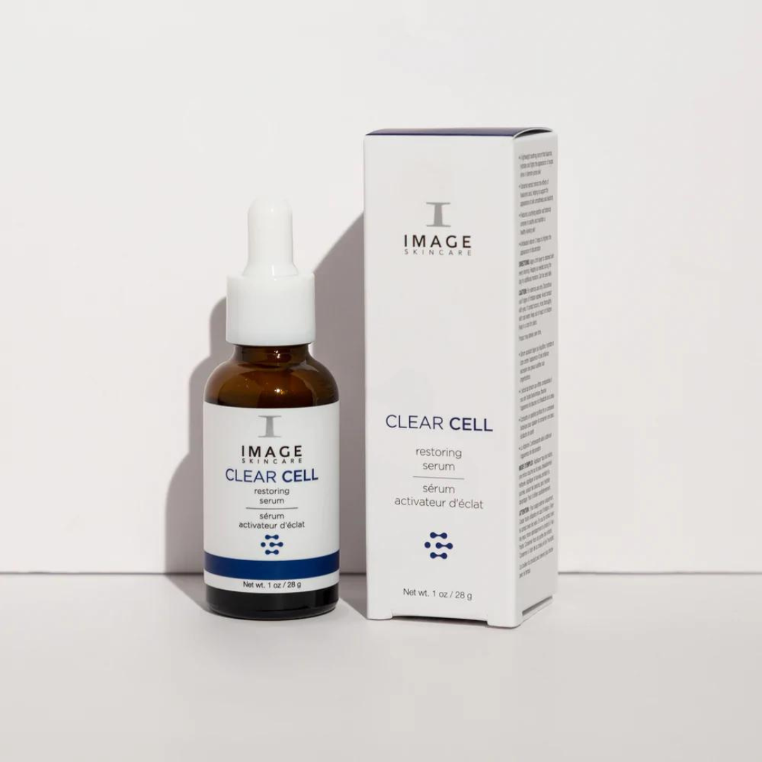 This lightweight soothing serum hydrates oily skin while absorbing surface oils for a mattifying effect, restoring a balanced, healthy-looking appearance. 
