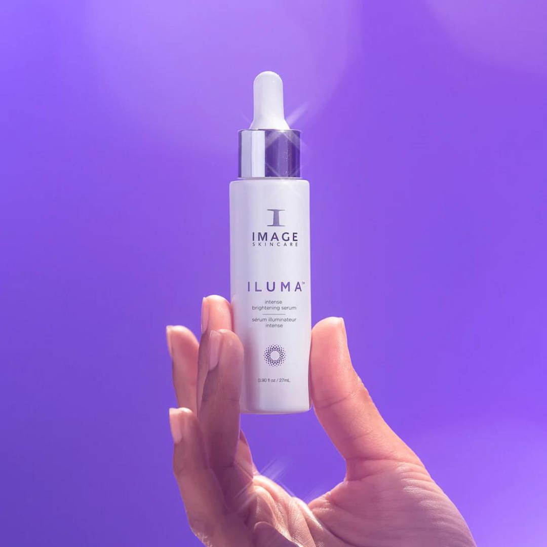 Illuminate your skin with our botanical brightening serum that helps to reduce the appearance of pigmentation and dark spots while promoting clear, even skin tone.