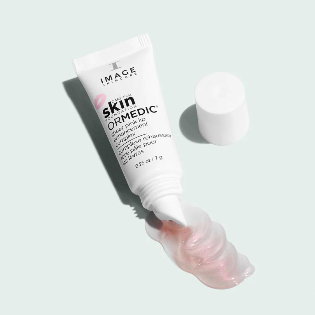 This bestselling lip treatment deeply moisturizes dry lips and delivers a plumper, fuller appearance with a hint of pink. 